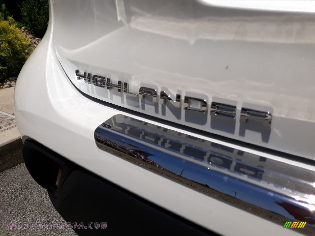 2020 Highlander XLE AWD - Blizzard White Pearl / Black photo #37