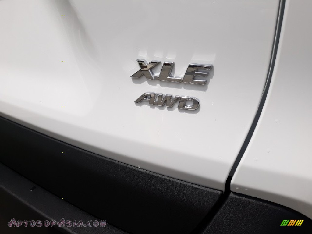 2020 RAV4 XLE AWD - Super White / Light Gray photo #37