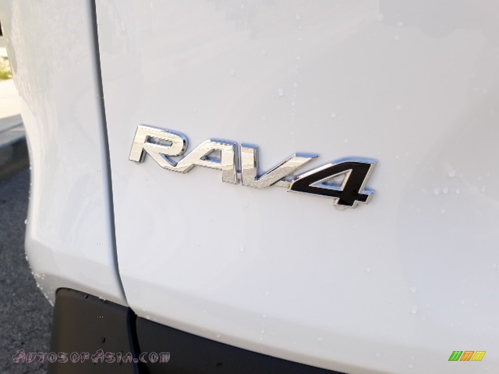 2020 RAV4 LE AWD - Super White / Black photo #35