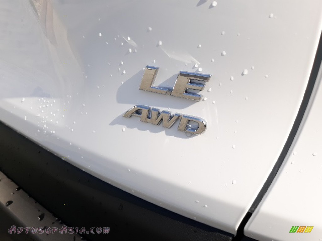 2020 RAV4 LE AWD - Super White / Black photo #37
