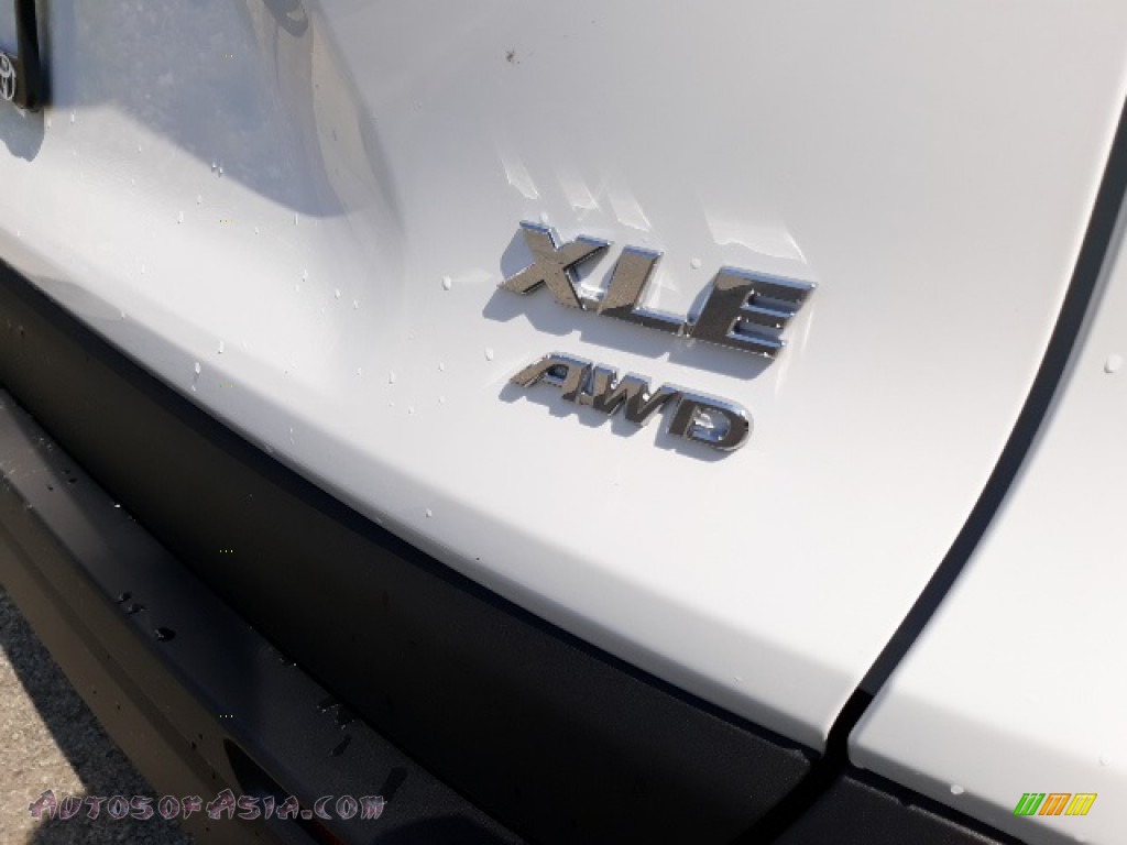 2020 RAV4 XLE AWD - Super White / Black photo #36