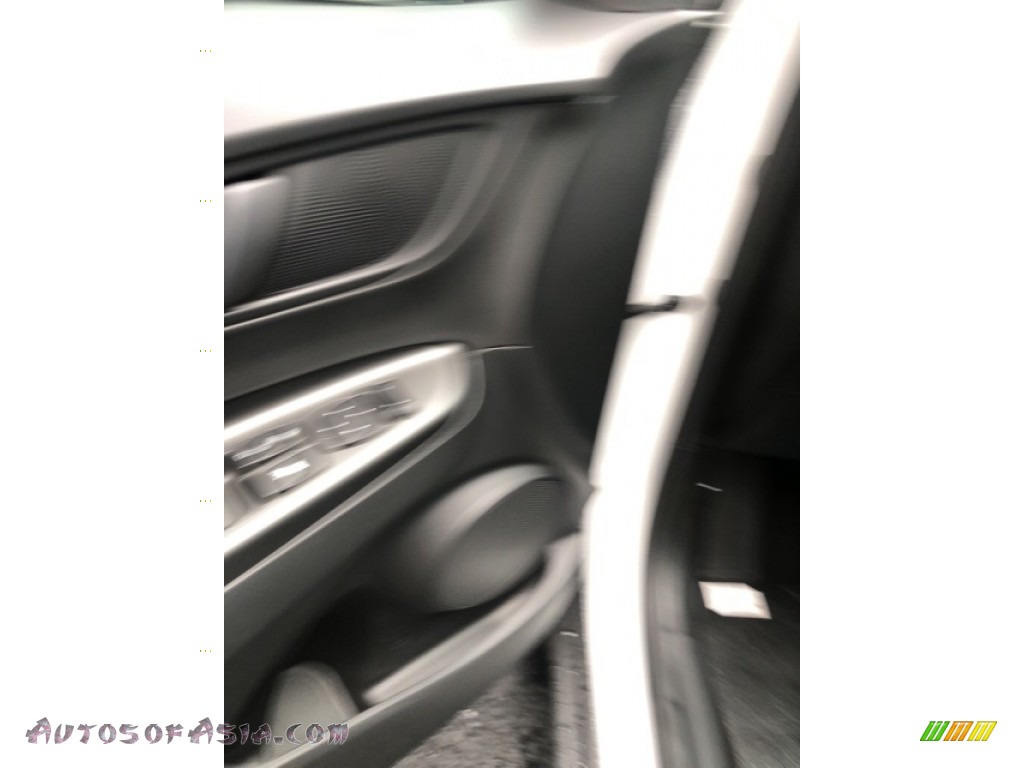 2021 Kona SE AWD - Chalk White / Black photo #7