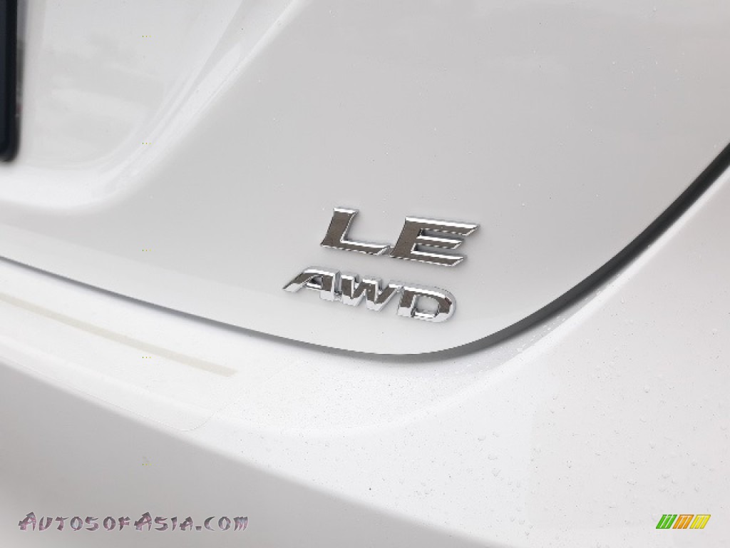 2020 Camry LE AWD - Super White / Black photo #39