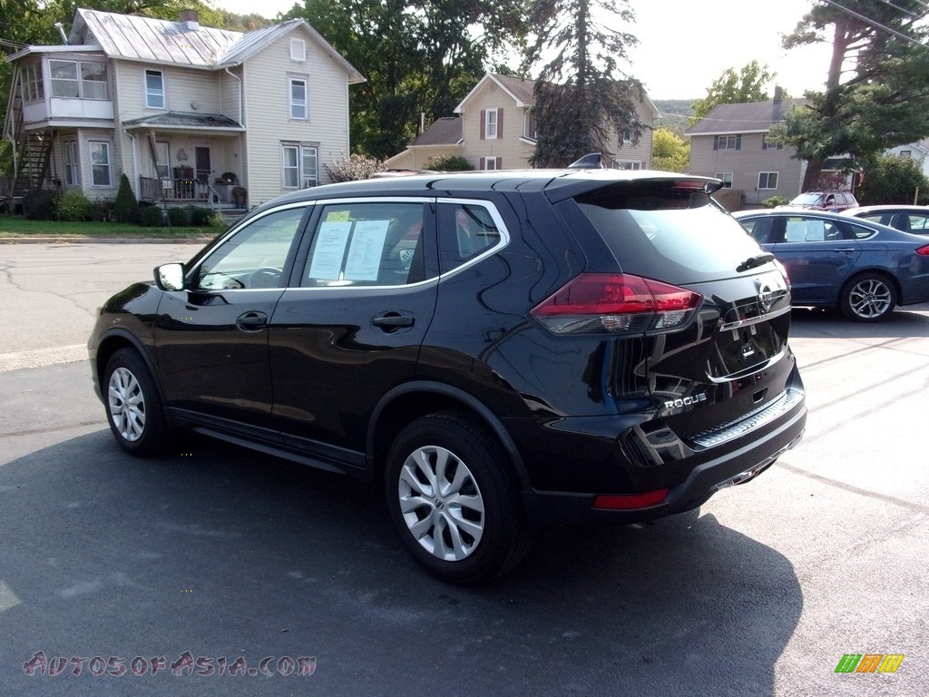 2018 Rogue S AWD - Magnetic Black / Charcoal photo #4