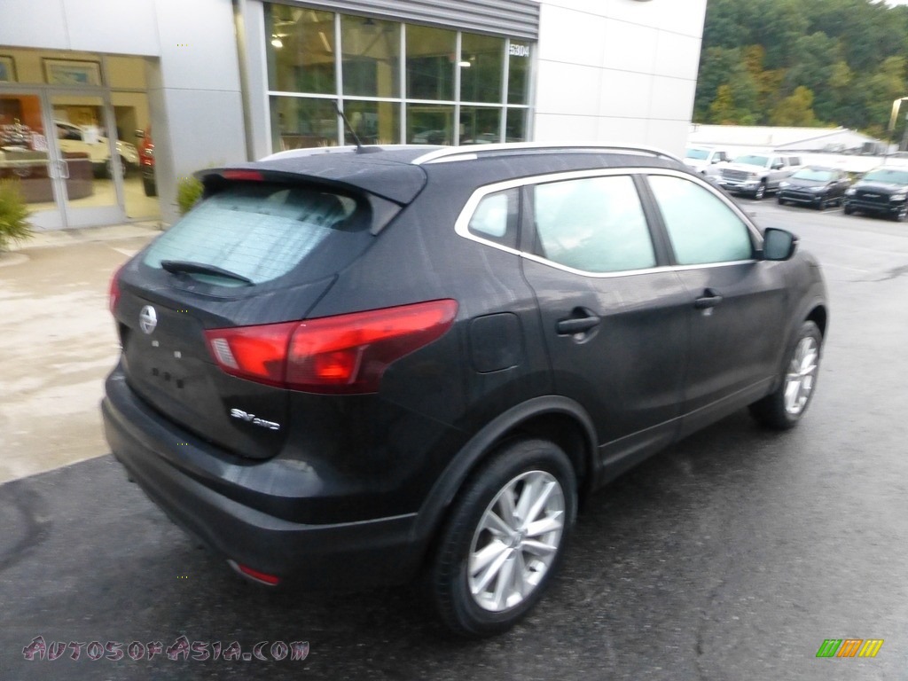 2017 Rogue Sport SV AWD - Magnetic Black / Charcoal photo #2