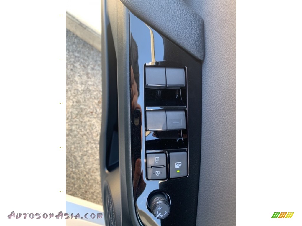 2021 Prius XLE AWD-e - Wind Chill Pearl / Black photo #5