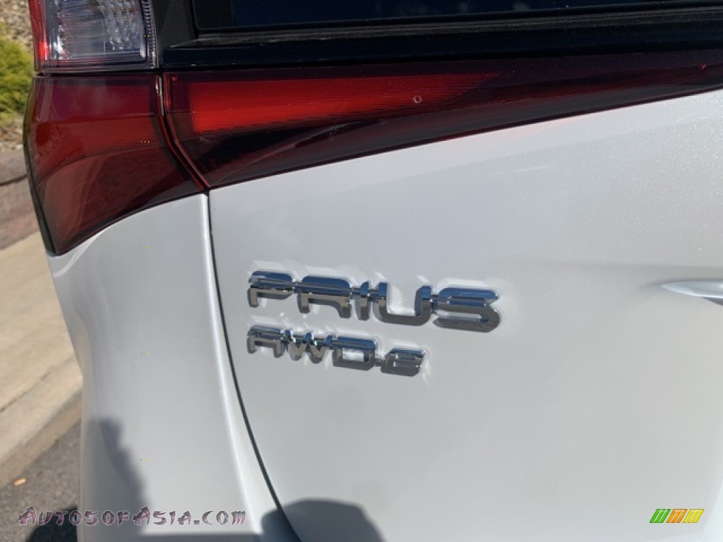 2021 Prius XLE AWD-e - Wind Chill Pearl / Black photo #22