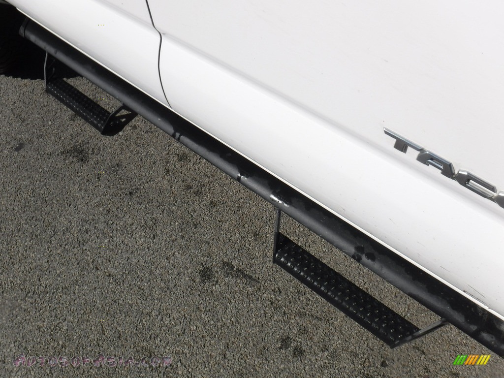 2017 Tacoma SR5 Double Cab 4x4 - Super White / Cement Gray photo #10