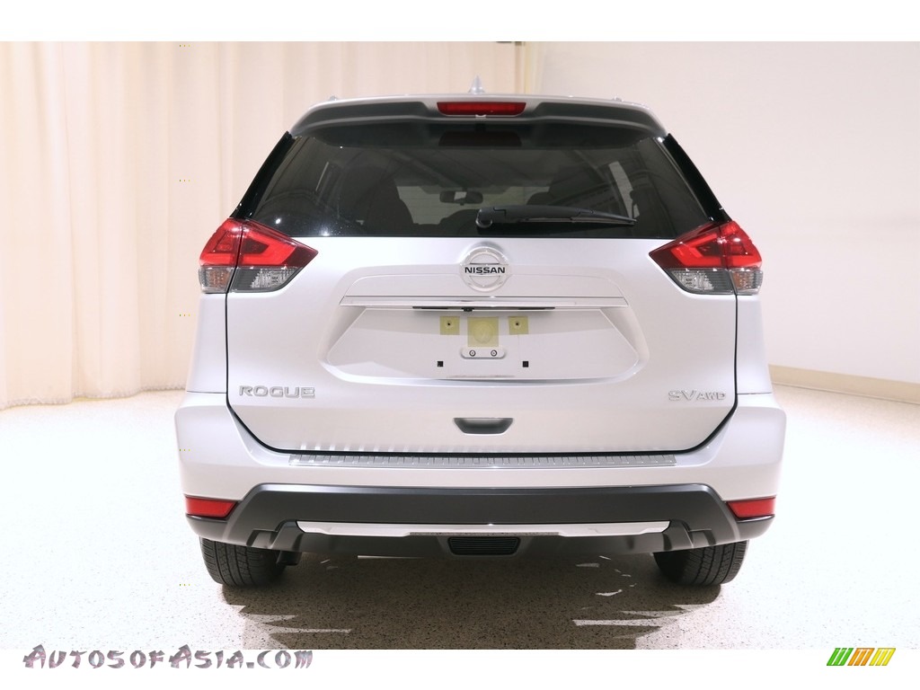 2018 Rogue SV AWD - Brilliant Silver / Charcoal photo #18