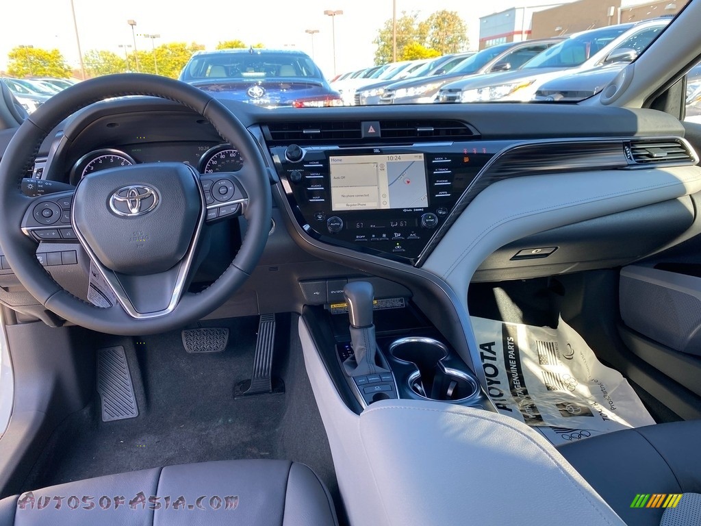 2020 Camry XLE - Wind Chill Pearl / Ash photo #4