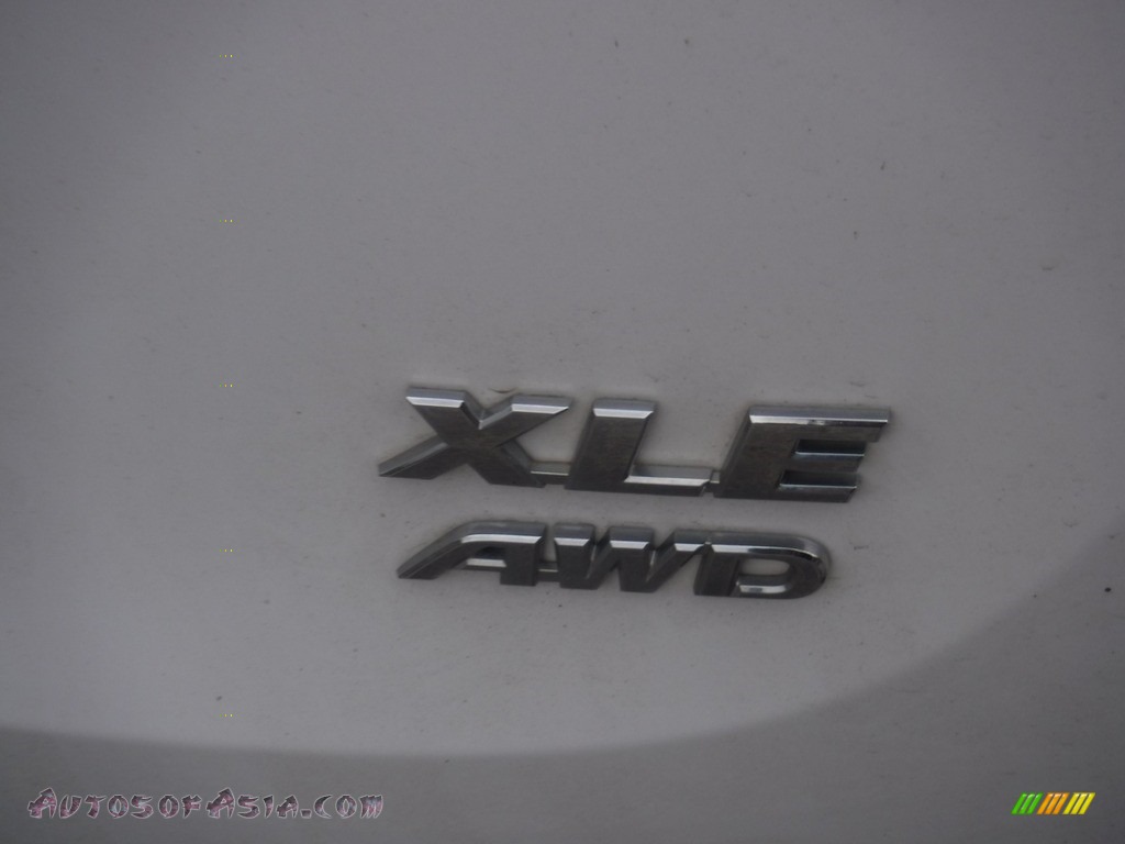 2013 RAV4 XLE AWD - Super White / Black photo #15