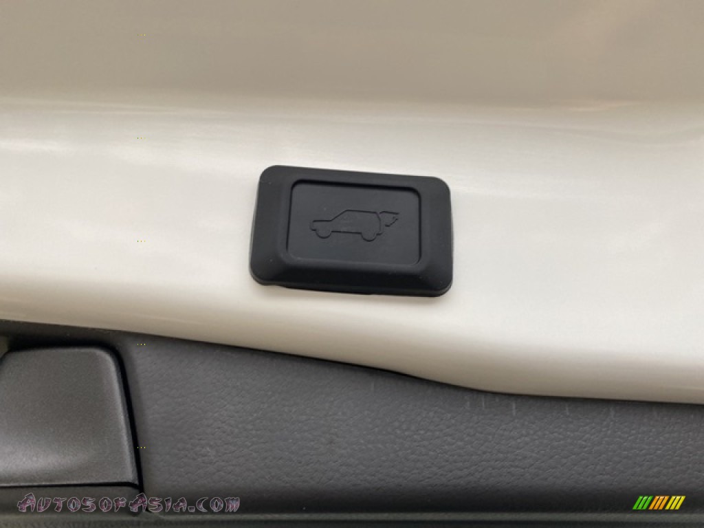 2021 RAV4 XLE Premium AWD - Super White / Black photo #27