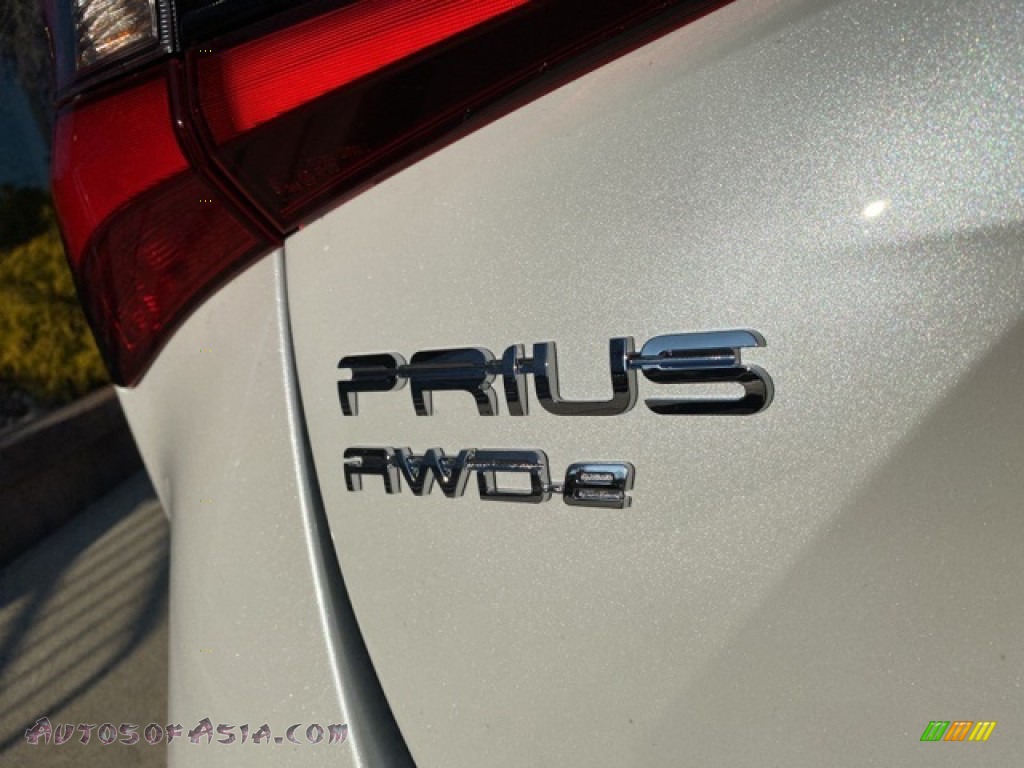 2021 Prius XLE AWD-e - Wind Chill Pearl / Black photo #21