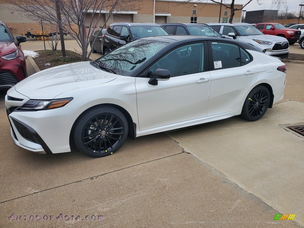 Wind Chill Pearl / Black Toyota Camry XSE AWD