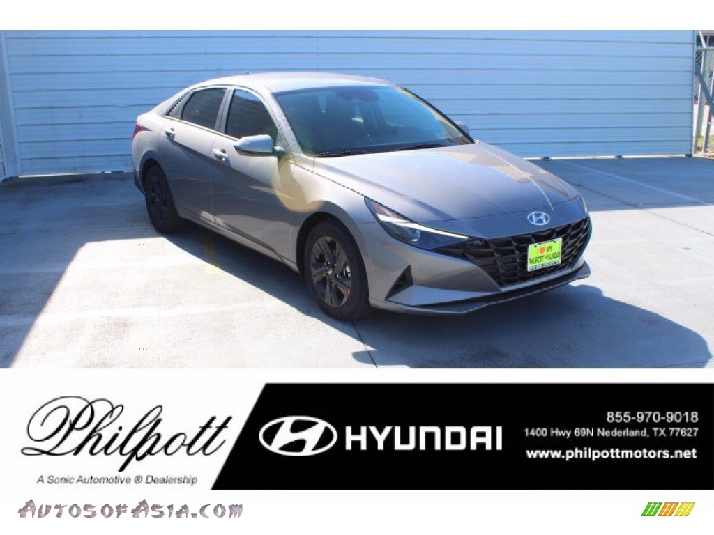 Fluid Metal / Black Hyundai Elantra SEL
