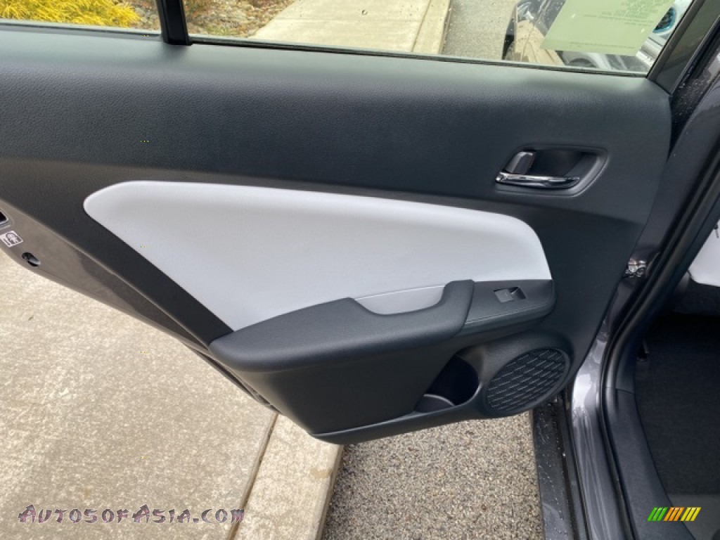 2021 Prius XLE AWD-e - Magnetic Gray Metallic / Moonstone photo #28