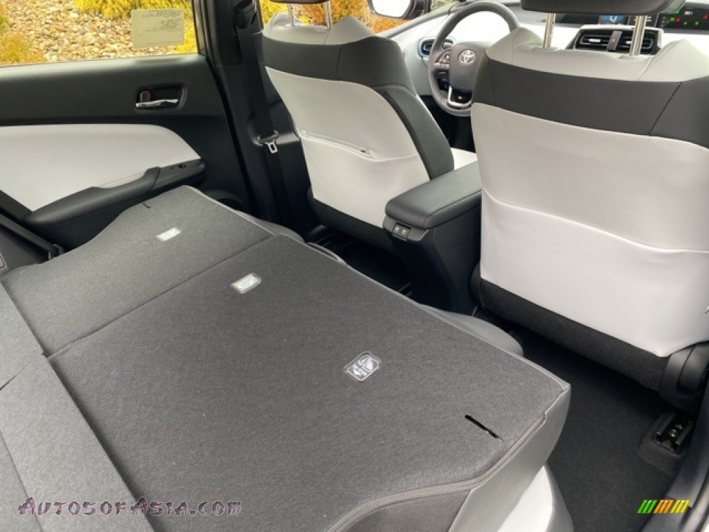 2021 Prius XLE AWD-e - Magnetic Gray Metallic / Moonstone photo #29