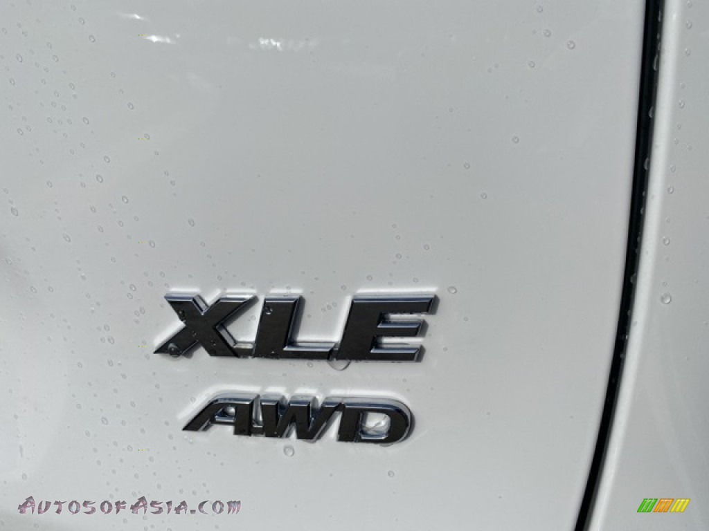 2021 RAV4 XLE AWD - Super White / Black photo #23