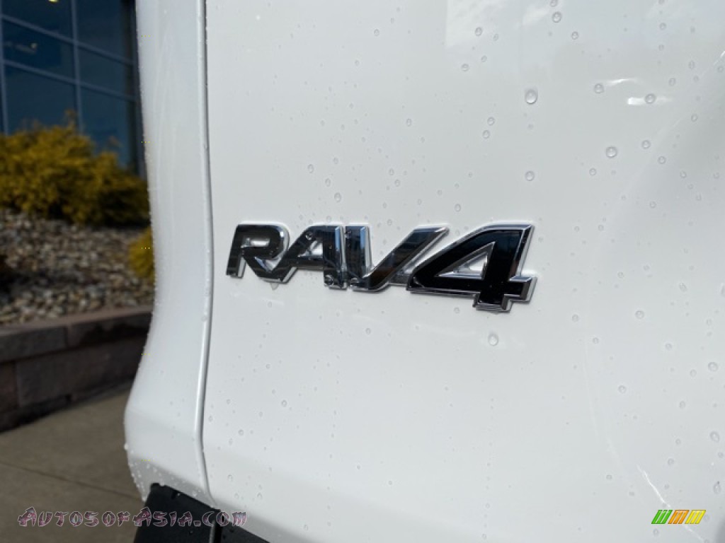 2021 RAV4 XLE AWD - Super White / Black photo #24