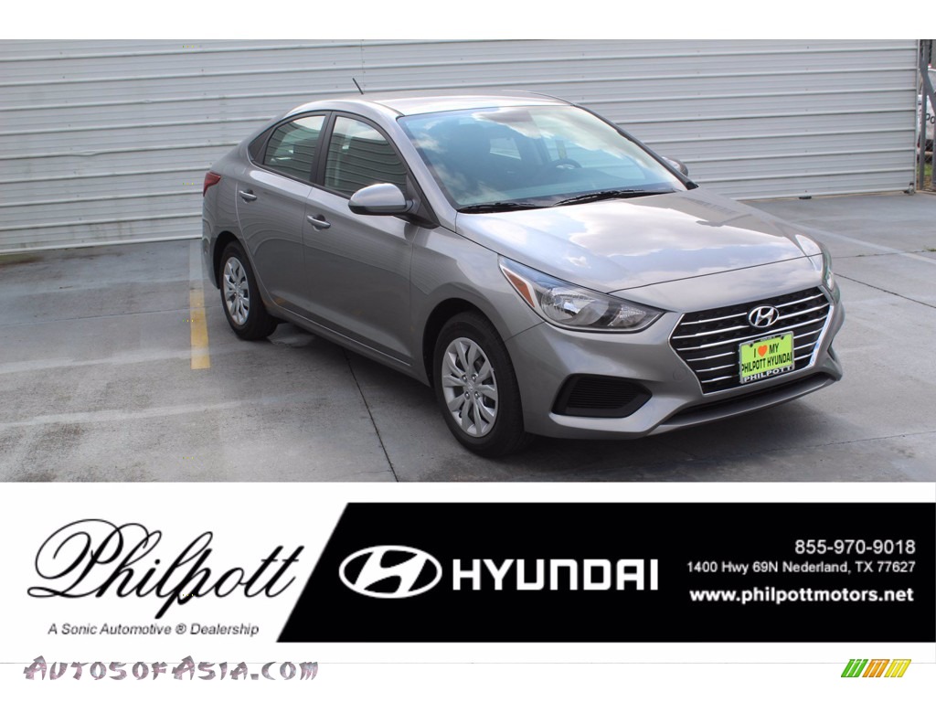 Forge Gray / Black Hyundai Accent SE