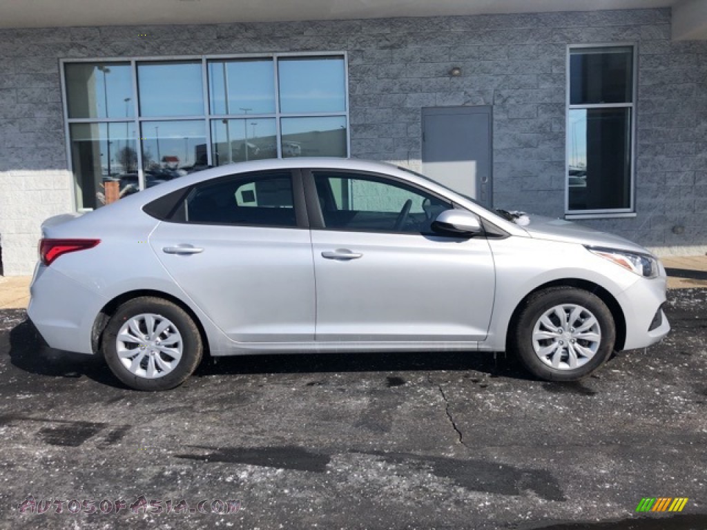 2021 Accent SE - Olympus Silver / Black photo #2