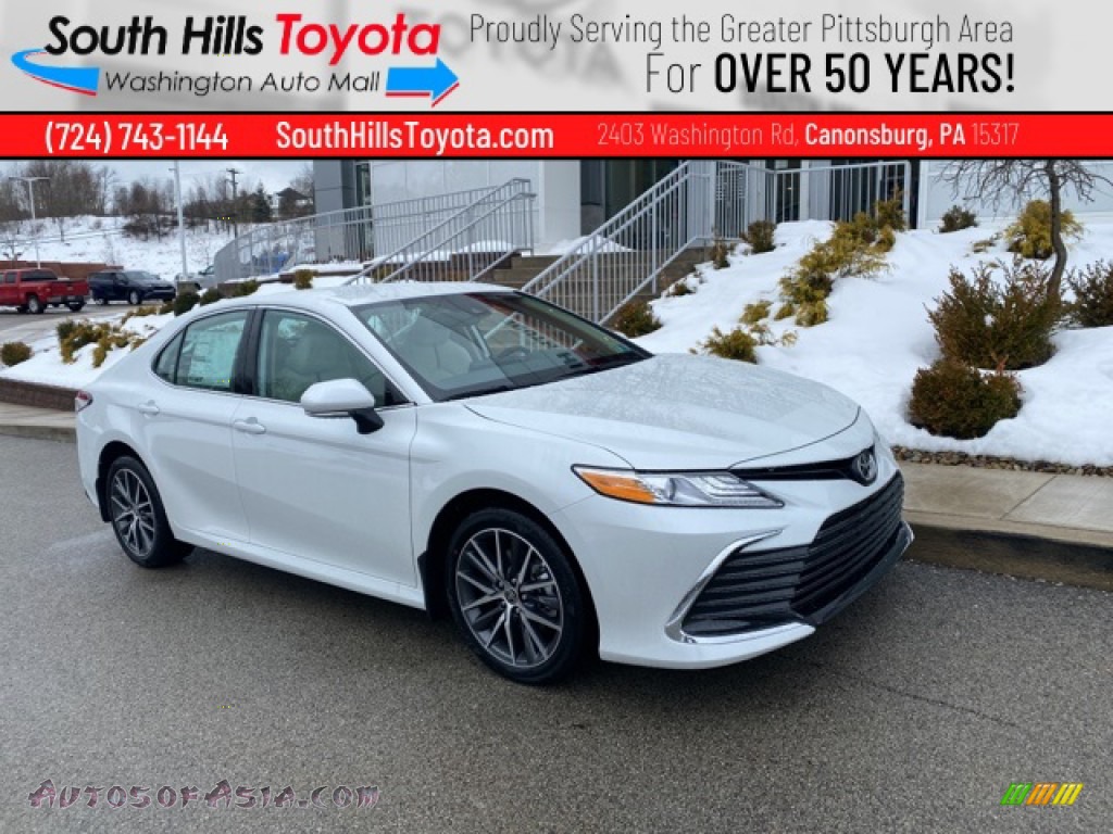 Wind Chill Pearl / Black Toyota Camry XLE AWD