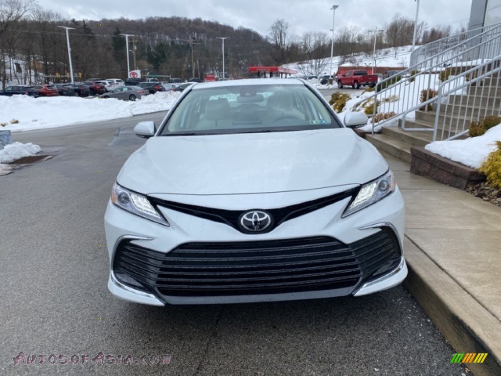 2021 Camry XLE AWD - Wind Chill Pearl / Black photo #11