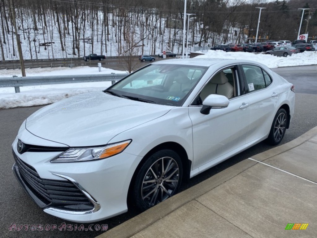 2021 Camry XLE AWD - Wind Chill Pearl / Black photo #12