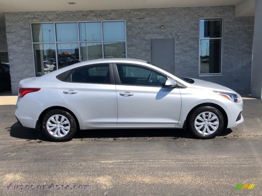 2021 Accent SE - Olympus Silver / Black photo #2