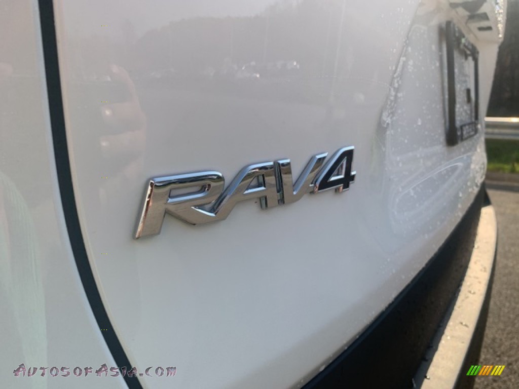 2021 RAV4 XLE AWD - Super White / Black photo #8