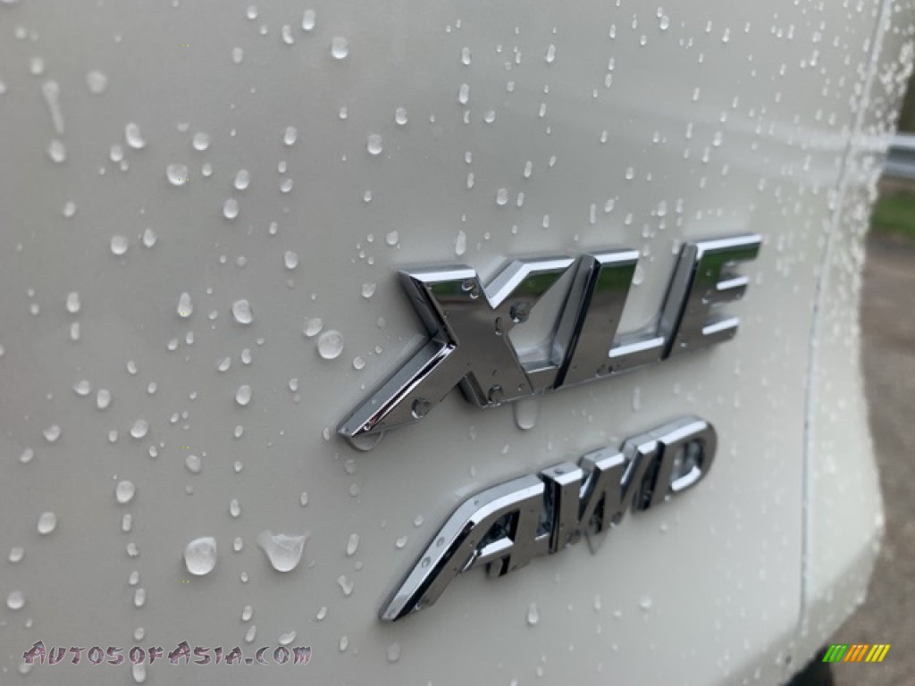 2021 RAV4 XLE Premium AWD - Super White / Black photo #26
