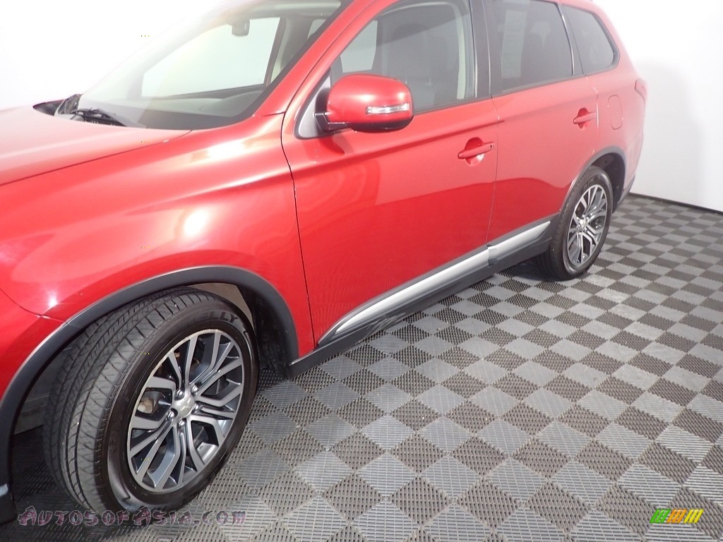 2018 Outlander SE S-AWC - Rally Red Metallic / Black photo #11