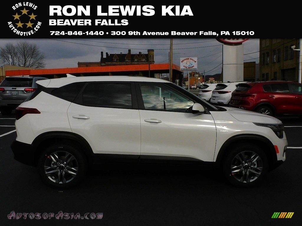 Snow White Pearl / Black Kia Seltos LX AWD