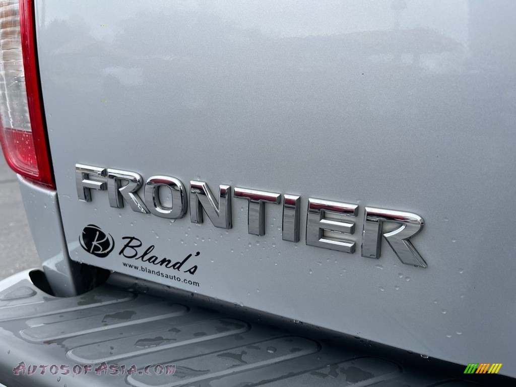 2017 Frontier Pro-4X King Cab 4x4 - Brilliant Silver / Graphite photo #29