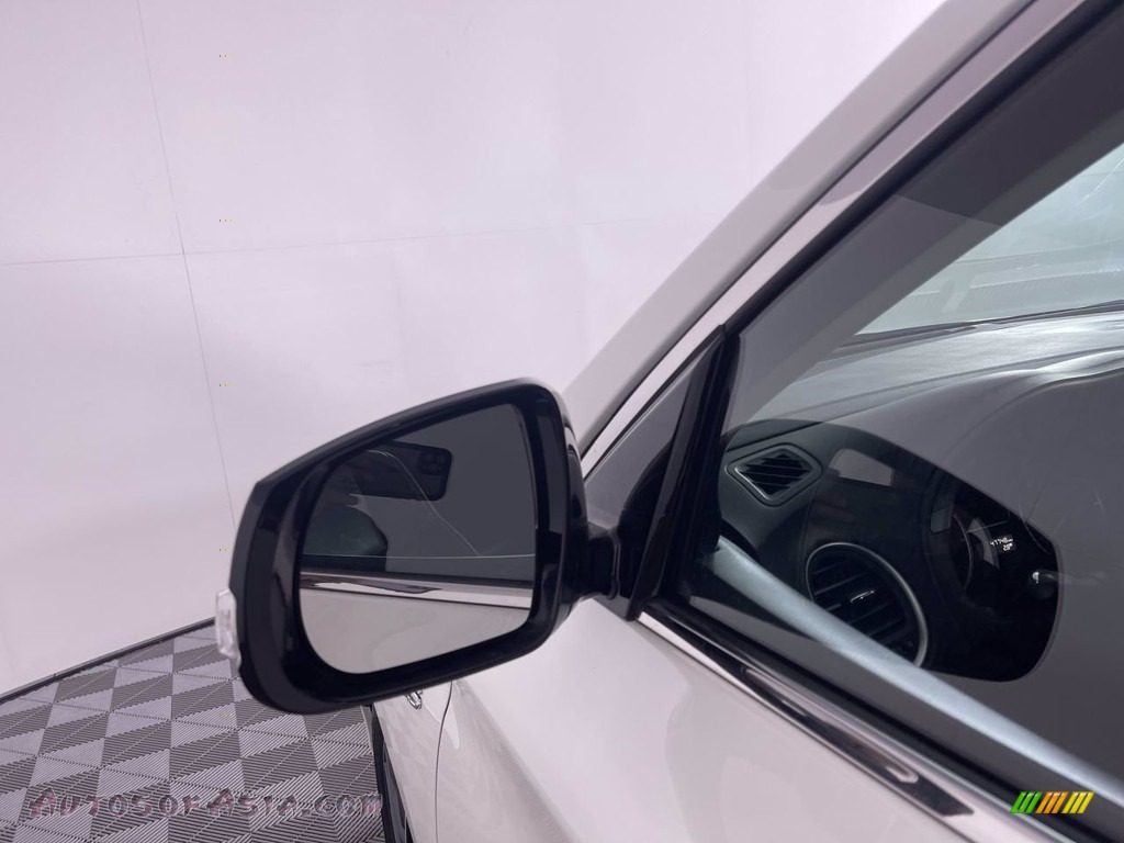 2018 QX60 3.5 AWD - Majestic White / Graphite photo #12