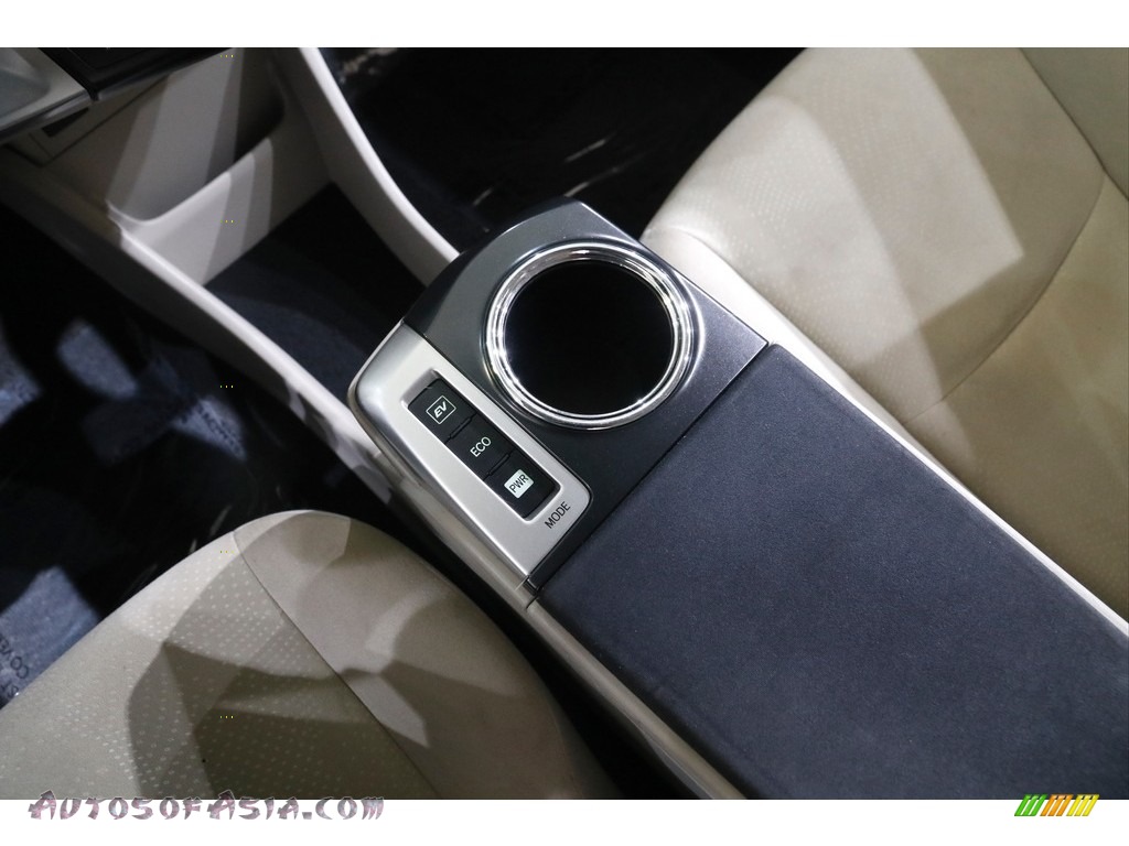 2012 Prius v Three Hybrid - Blizzard White Pearl / Bisque photo #15
