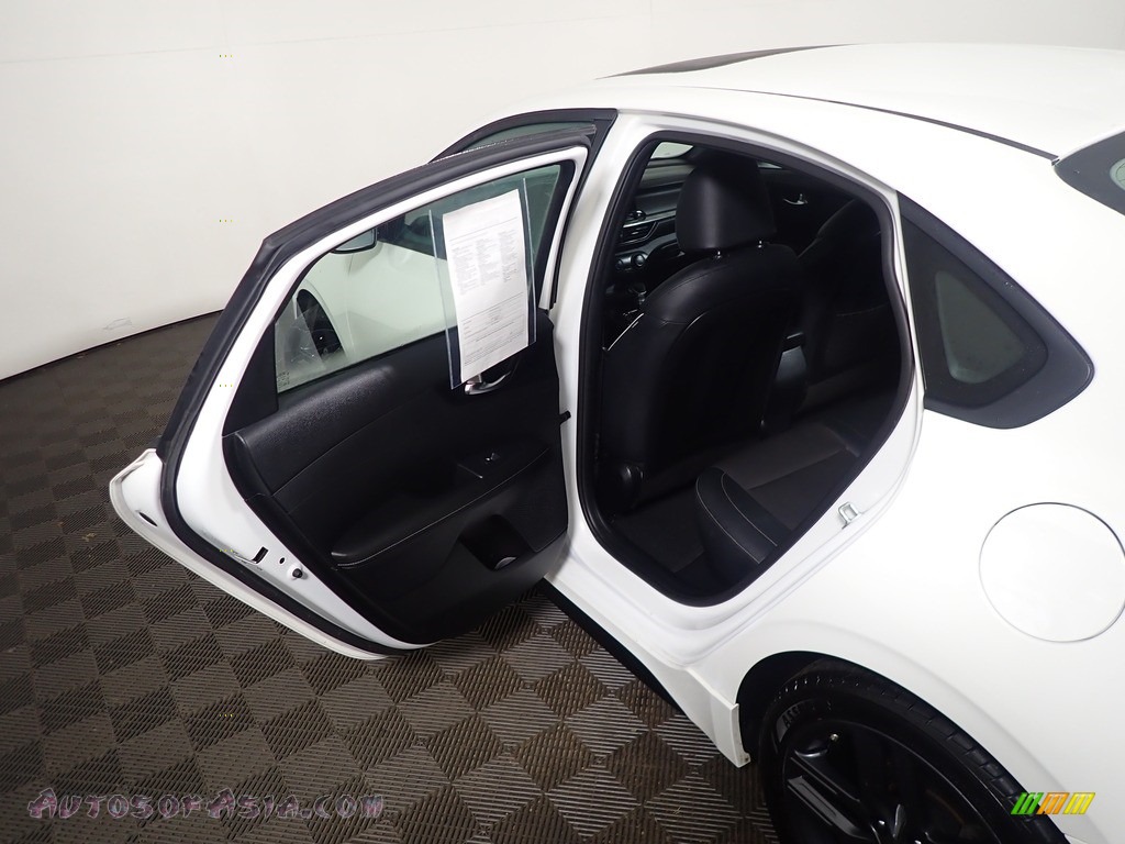 2021 Forte GT-Line - Clear White / Black photo #35