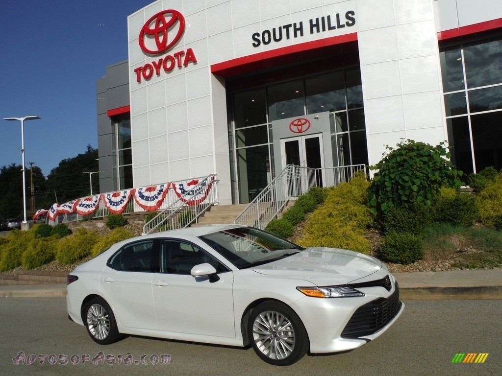 2019 Camry XLE - Wind Chill Pearl / Black photo #2