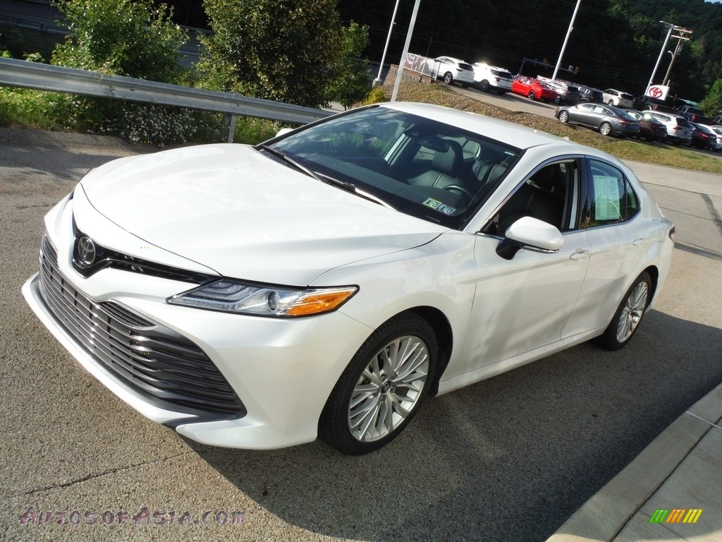 2019 Camry XLE - Wind Chill Pearl / Black photo #11