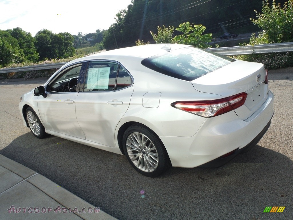 2019 Camry XLE - Wind Chill Pearl / Black photo #13