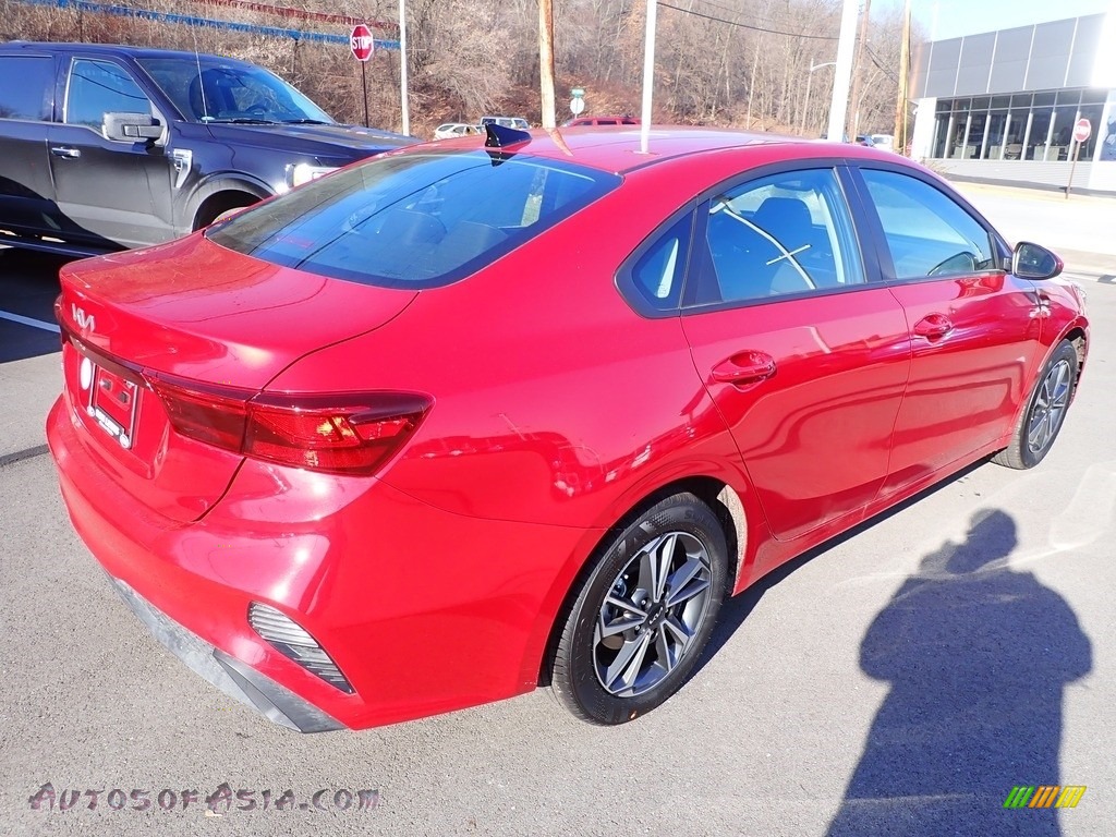 2023 Forte LXS - Currant Red / Black photo #8