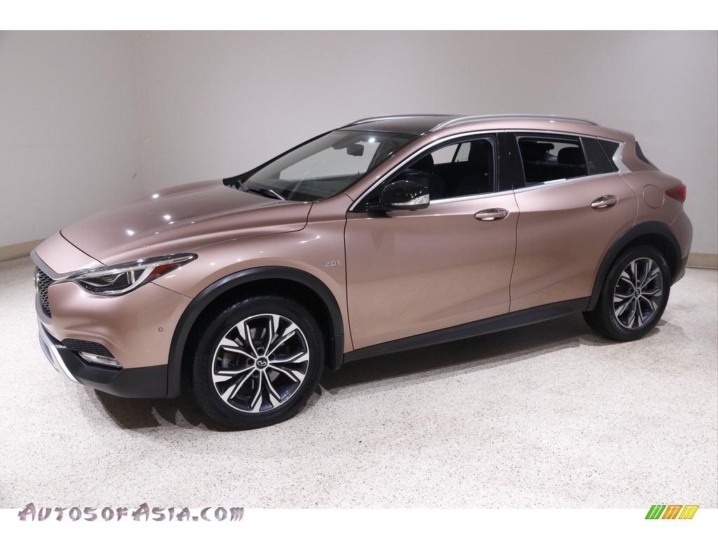 2019 QX30 Essential AWD - Liquid Copper / Graphite photo #3