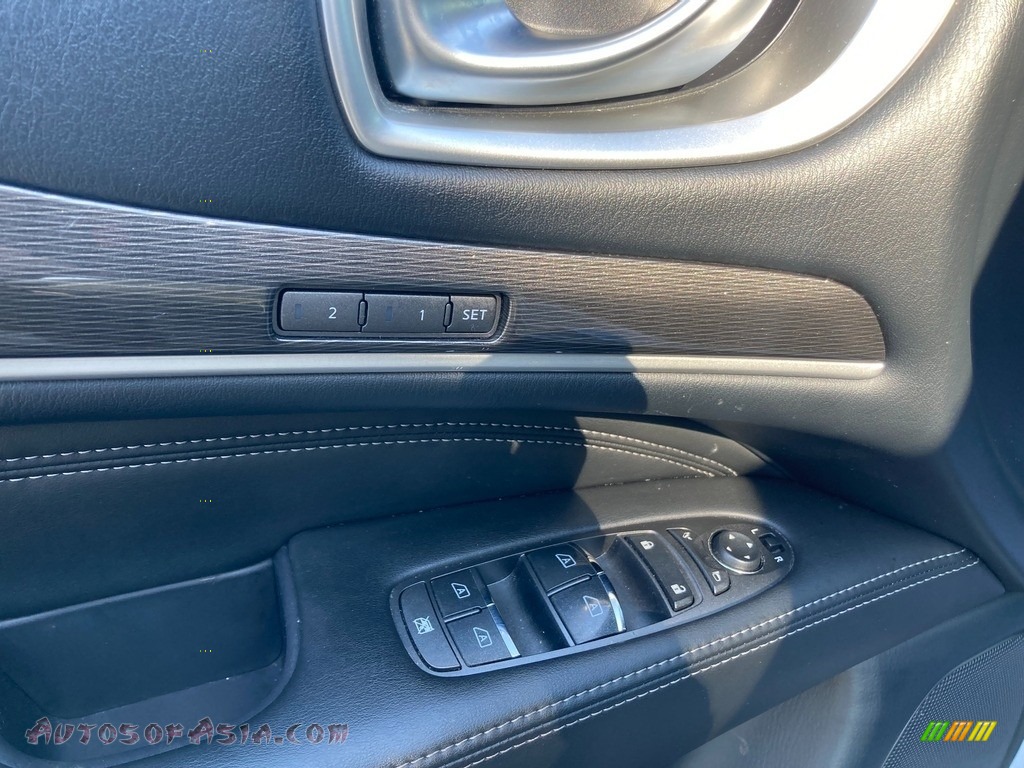 2019 QX60 Luxe AWD - Liquid Platinum / Graphite photo #16
