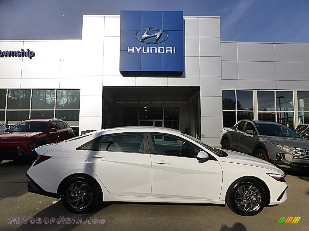 Serenity White / Gray Hyundai Elantra SEL
