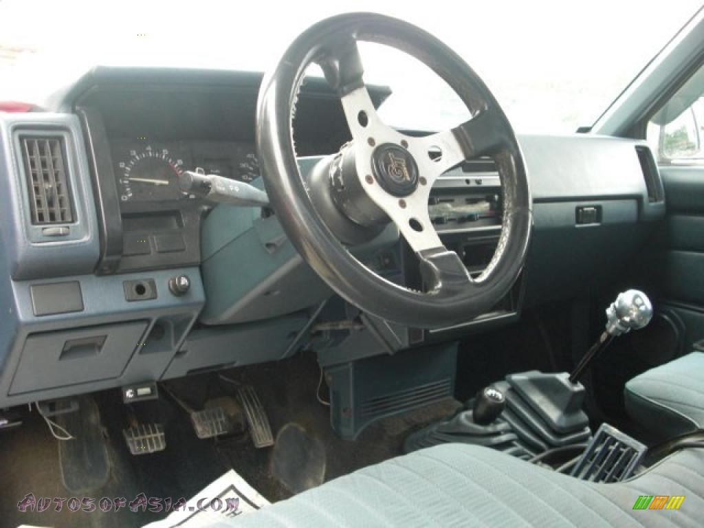 1990 Hardbody Truck Regular Cab 4x4 - Winter Blue Metallic / Gray photo #10