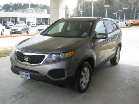 Kia Sorento 2011 Silver. 2011 Kia Sorento LX