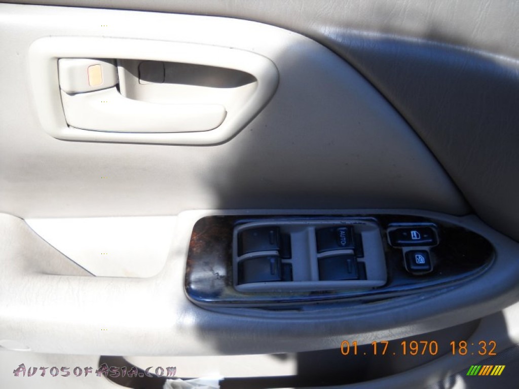 1998 Camry XLE V6 - Cashmere Beige Metallic / Oak photo #11
