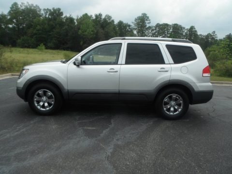 Bright Silver 2009 Kia Borrego EX V6