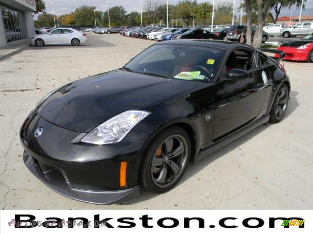 Magnetic Black / NISMO Black/Red Nissan 350Z NISMO Coupe