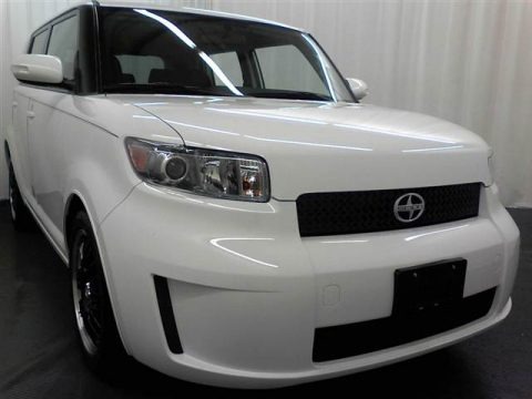 Super White 2009 Scion xB 